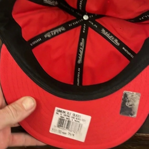 Mitchell & Ness Detroit Red Wings Fitted Hat – Size 7 1/4 NWT - Picture 4 of 5